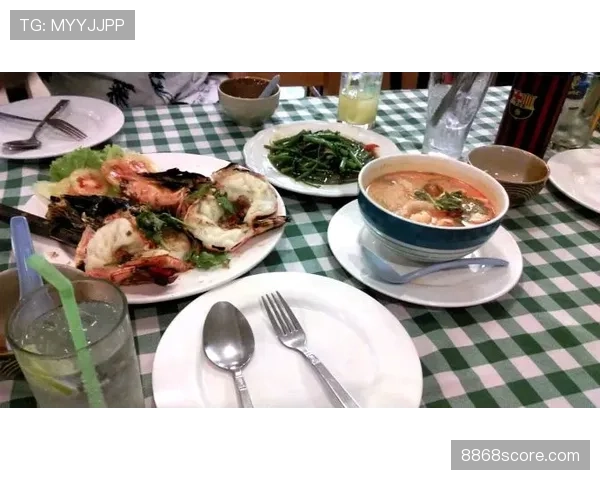 内马尔发了张早餐照，盘里那几口点心顶我半个月外卖预算