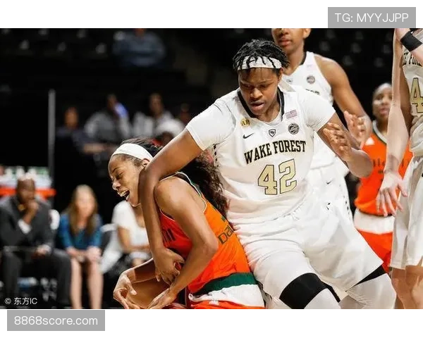 拉人犯规的判罚标准与裁判判断逻辑详解