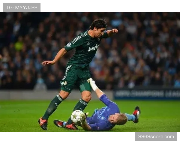 本泽马与阿圭罗：终结效率差异及战术角色适配性解析